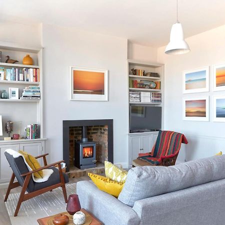 Spacious Beach Front Apartment With Stunning Sea Views Deal Exteriér fotografie