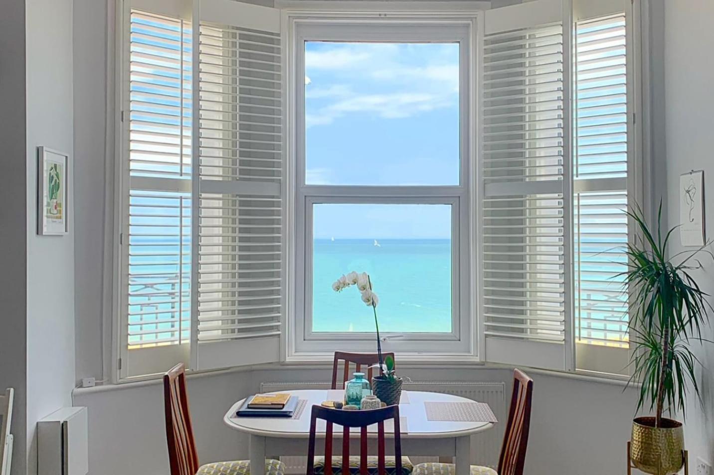 Spacious Beach Front Apartment With Stunning Sea Views Deal Exteriér fotografie